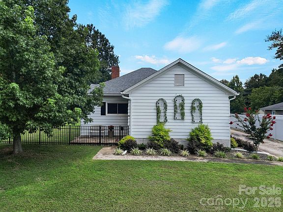 2nd image of 207 Faulkner St