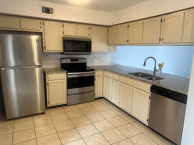 413 Sea Rover Ln NW #F — Photo 2