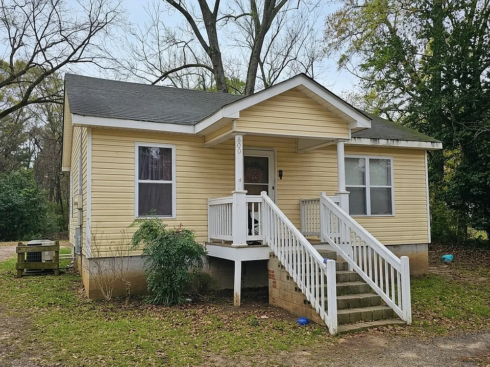 600 W Main St