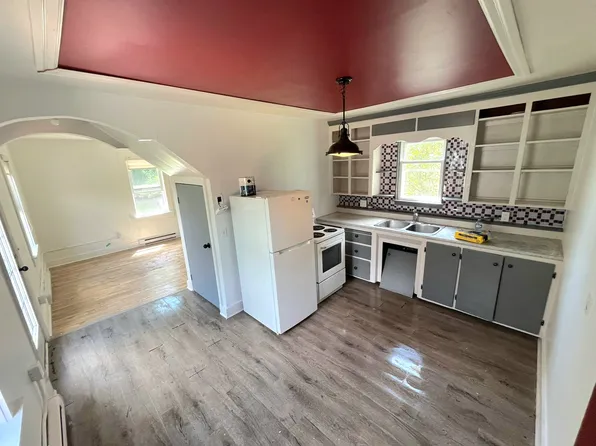 7 McGloin St #2, Fredericton, NB E3A 4J9