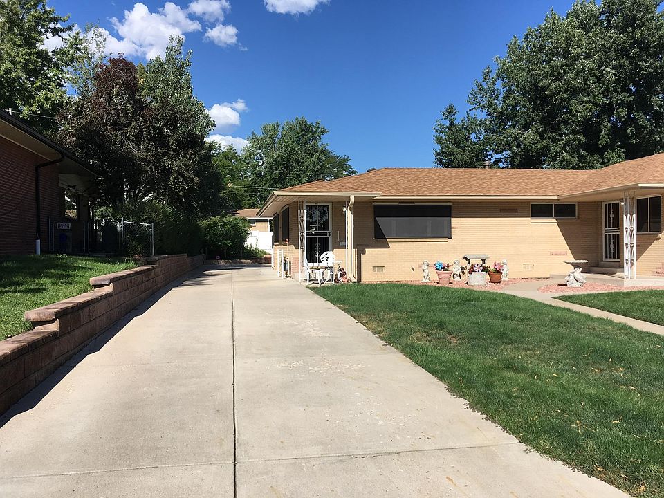 All-brick ranch with security screen door!