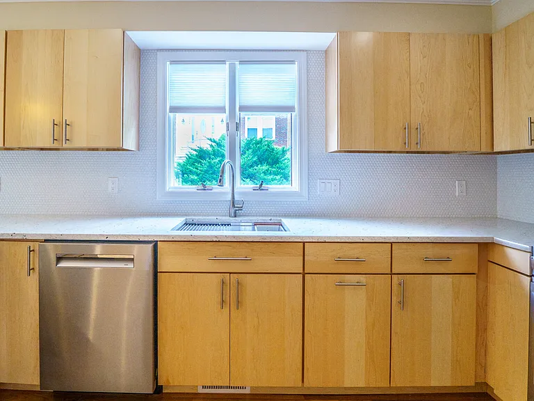 300 Adams St — Photo 9