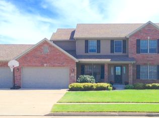 3915 Brookline Ln, Bloomington, IL 61705