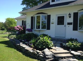 16 Surf Dr, Bristol, RI 02809