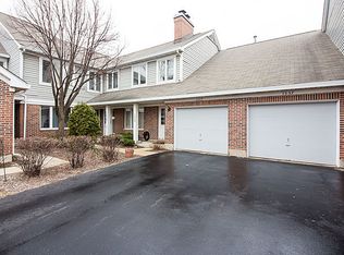1557 Courtland Dr, Arlington Heights, IL 60004