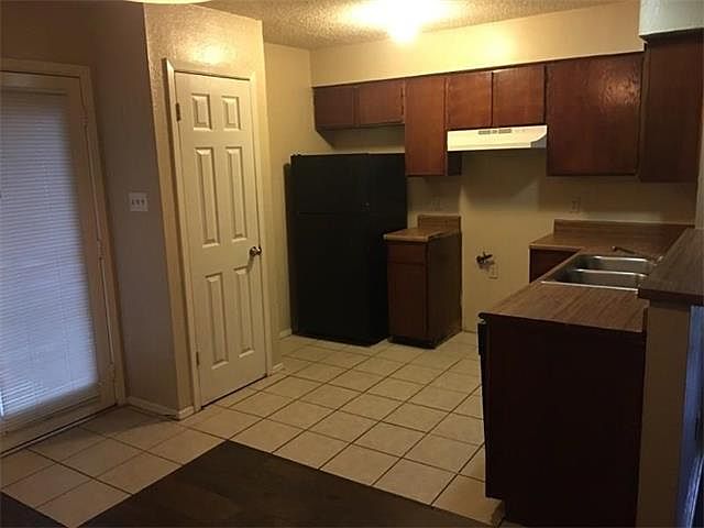2nd image of 823 Taulbee Ln APT B