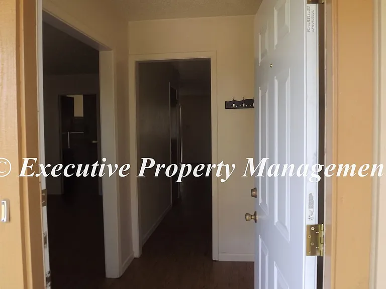 432 Cottonwood Dr — Photo 3