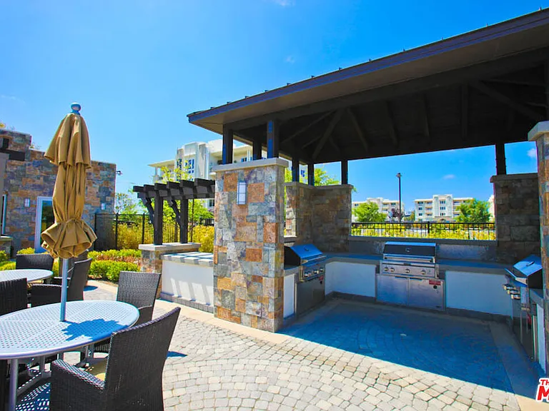 5547 Palm Dr — Photo 42