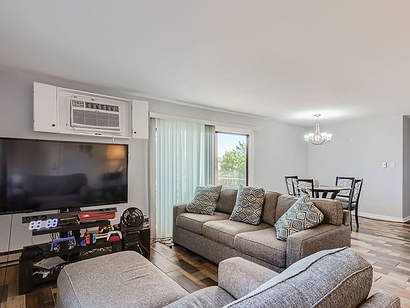 4th image of 15832 Terrace Dr Unit 2