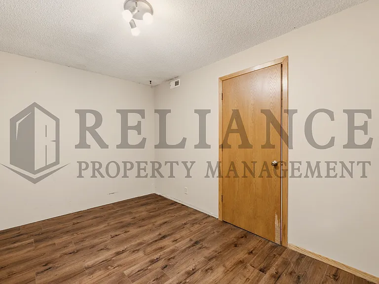 516 N Lakeside Dr — Photo 43