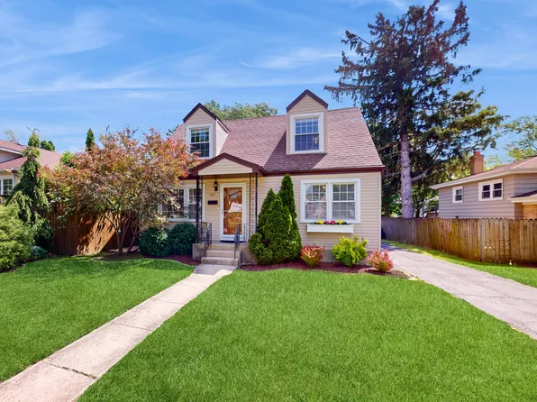 117 N 2nd Ave, Villa Park, IL 60181