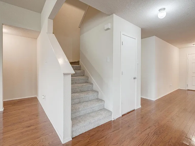 9208 Conestoga Dr — Photo 8