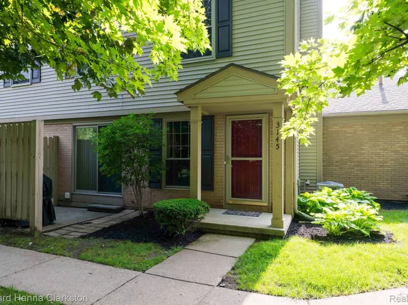 3145 Hidden Ridge Dr, Waterford, MI 48328