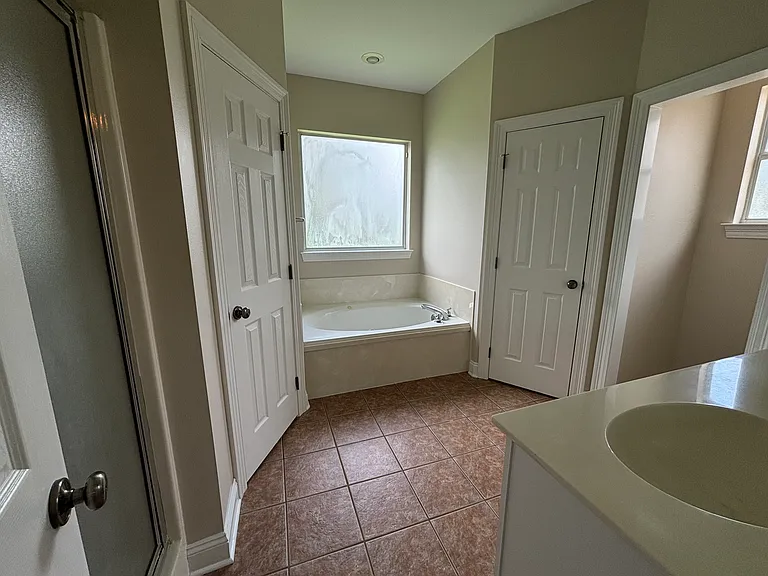 1036 River Ct — Photo 9