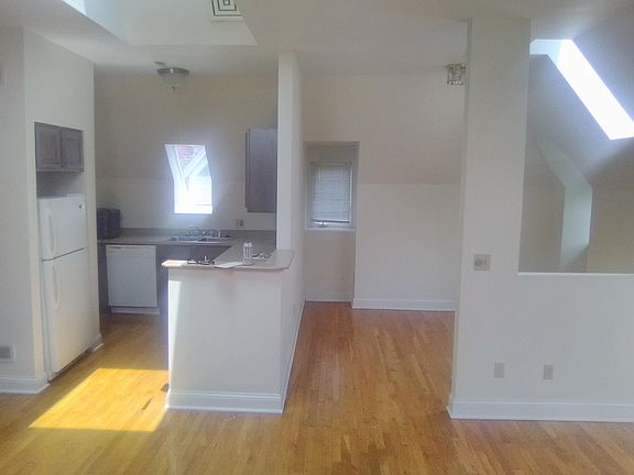 2nd image of 2149 Sinton Ave