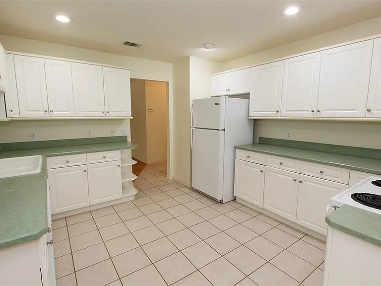 2340 NW 16th Ave — Photo 12