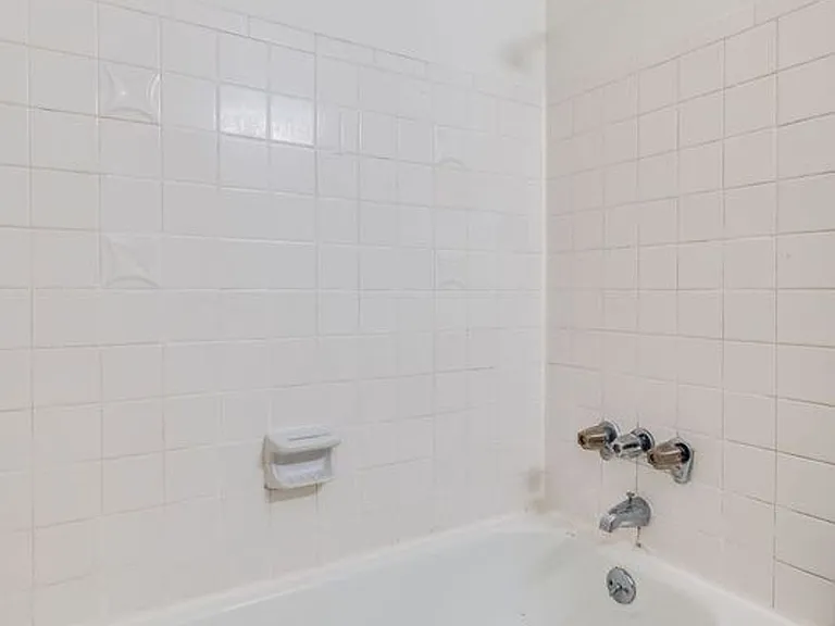 Riverside Village - 2 bedroom units - Auburn - RENOVATED — Photo 2