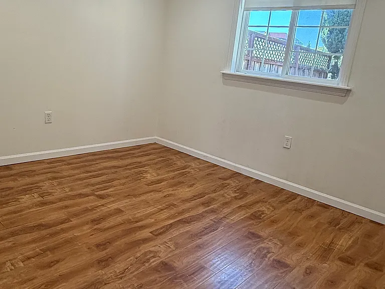 1761 Parkmoor Ave — Photo 10