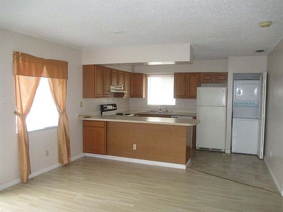 4th image of 231 SE Village Dr #231