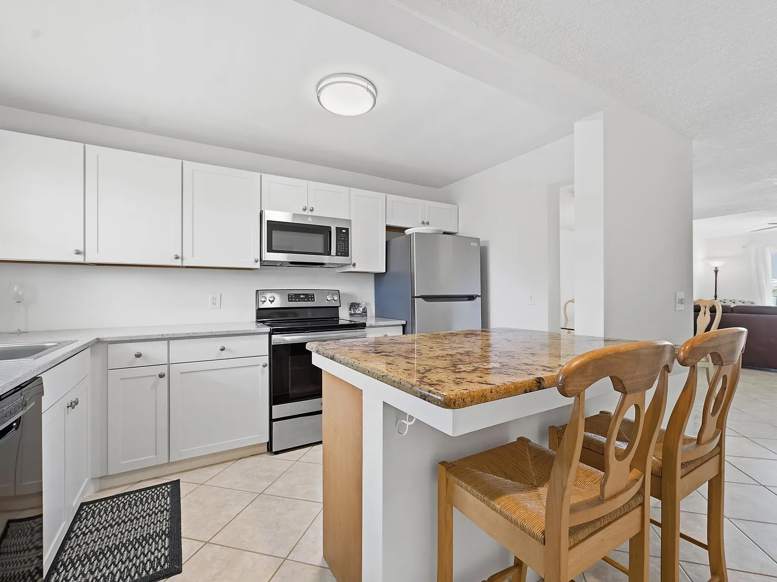 1300 Seaway Dr — Photo 2