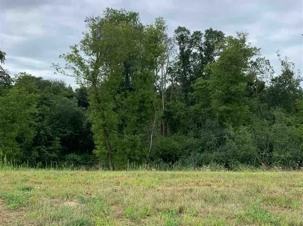 49 S Pointe Dr, Dubuque, IA 52003