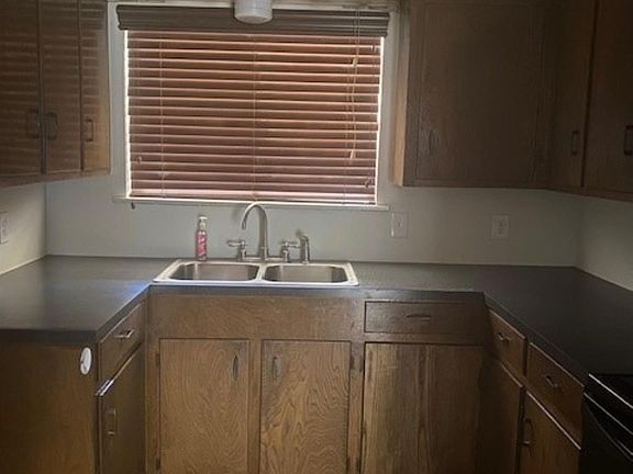 3rd image of 11 Holly Ln