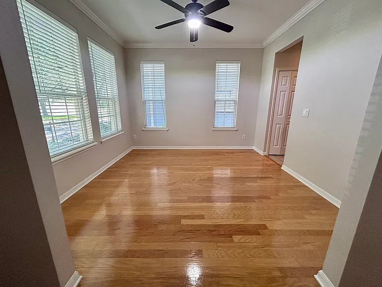 2135 Ridgewood St — Photo 3
