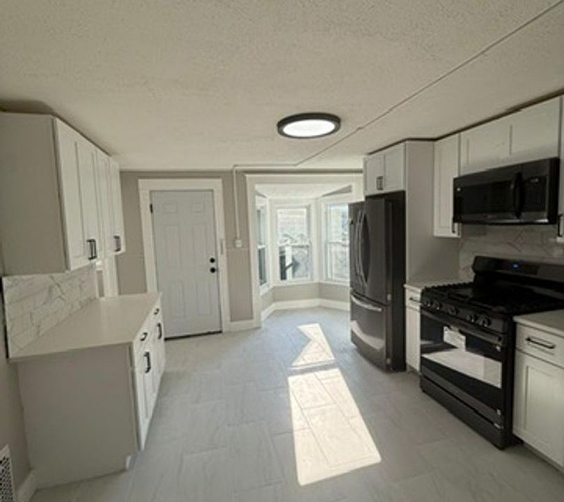 1st image of 82 Bartholomew St