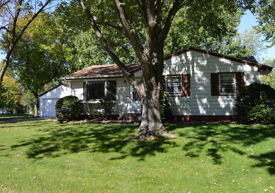 1st image of 696 Esther Ln