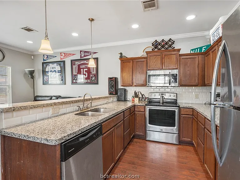 114 Lynn Dr — Photo 4