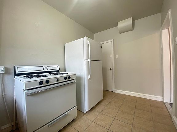 4th image of 4026 Tudor St Floor 1