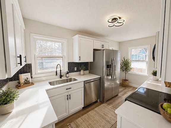 3rd image of 2744 Adams Ave