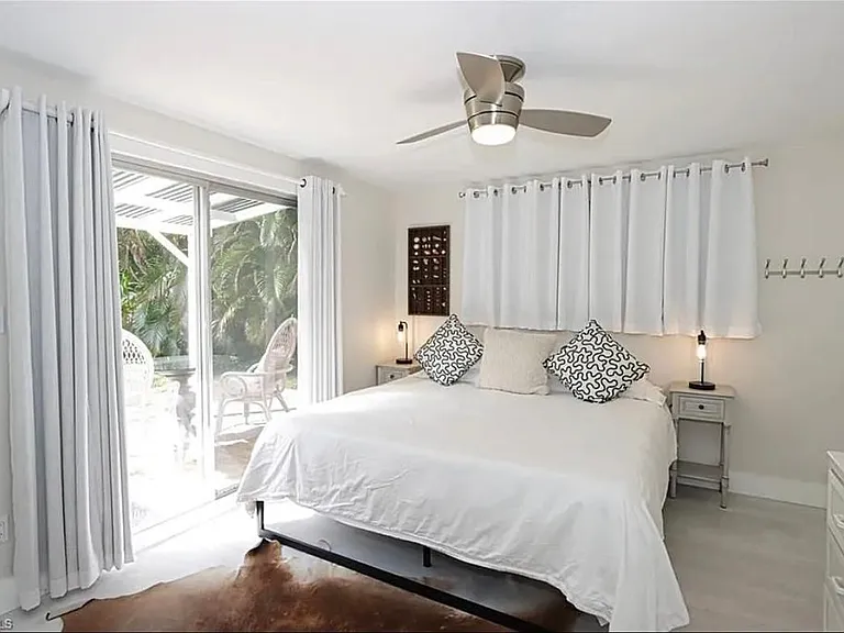 1126 Royal Palm Dr — Photo 9