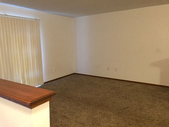 3rd image of 4037 Peakwood Dr