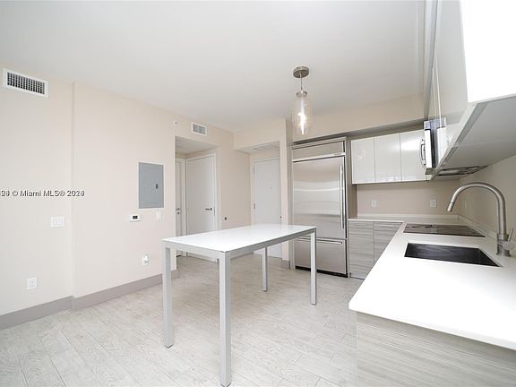 4th image of 1300 Brickell Bay Dr #1011