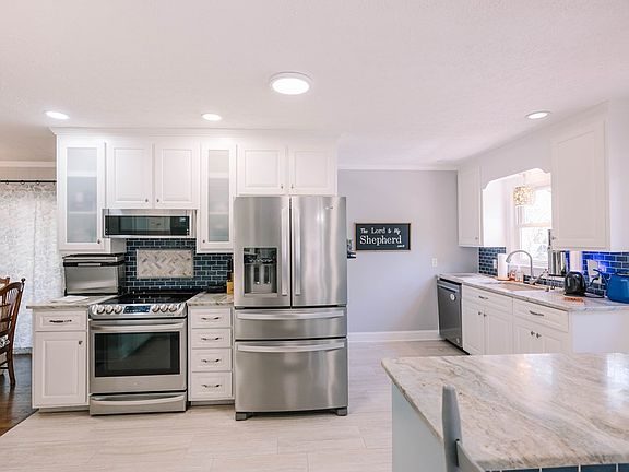 3rd image of 120 Parkmoor Ct