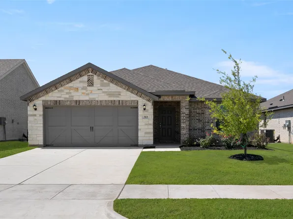 313 Comanche Dr, Cleburne, TX 76033