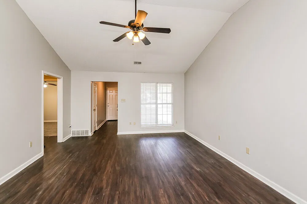 3 bed, 2.0 bath, 1354 sqft, $1,705 — Photo 4