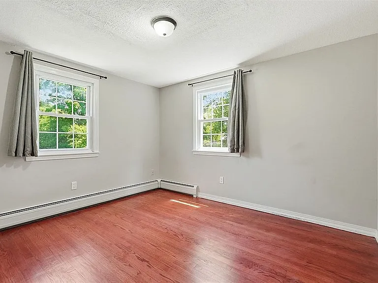 1107 N Pleasant St — Photo 24