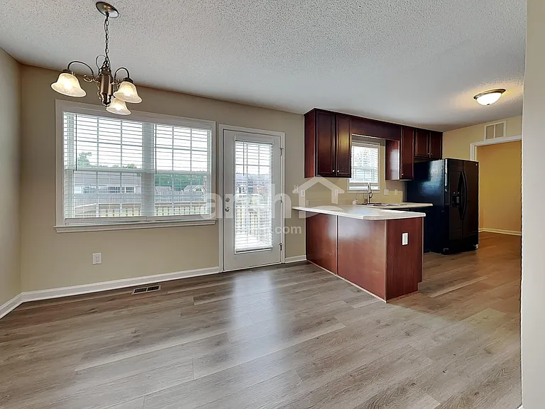 96 Imperial Dr — Photo 5