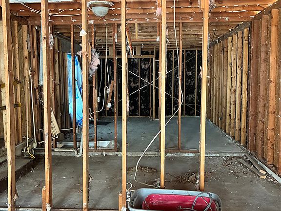 4th image of 303 W Layton St