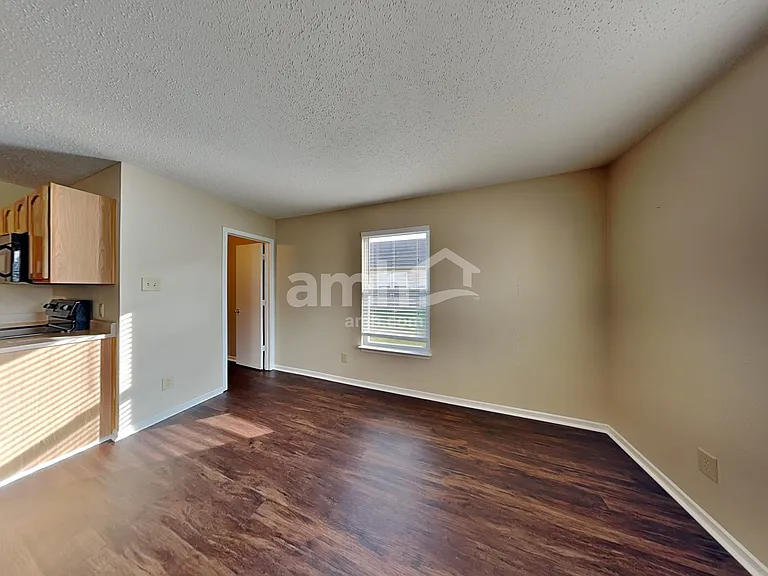 1221 Redwood Dr — Photo 8