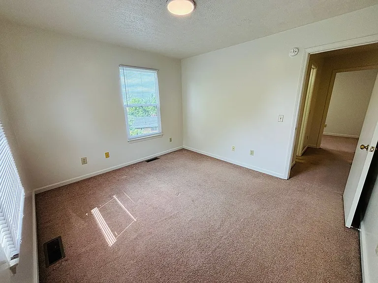 2 Bedroom, 1 Bath Apartment — Photo 11