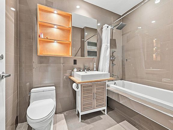 5th image of 120 N 7th St APT 2B