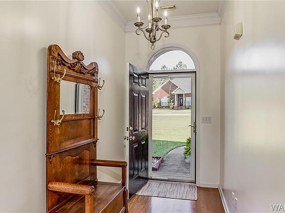 3rd image of 4949 Crosshill Ln