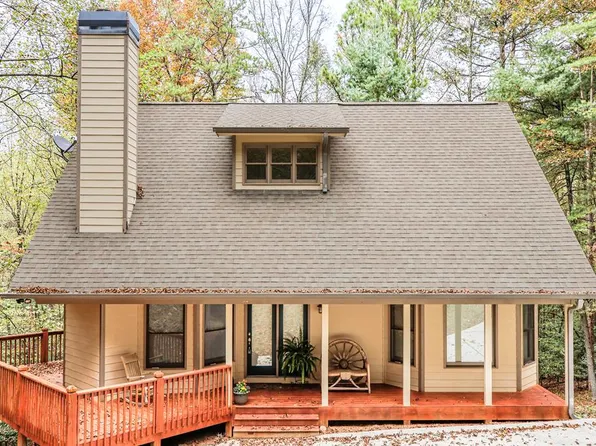 143 Hidden Lake Cir, Ellijay, GA 30536
