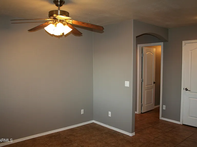 11207 W Hopi St — Photo 6