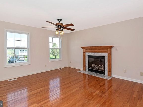 4th image of 18825 Diller Dr