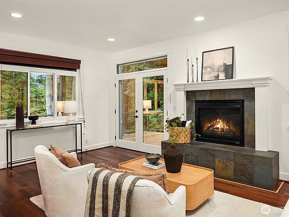 5th image of 10702 35th Avenue NE