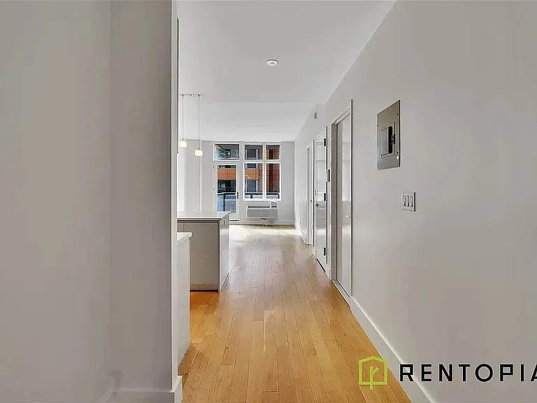 226 50th Ave #7H — Photo 3